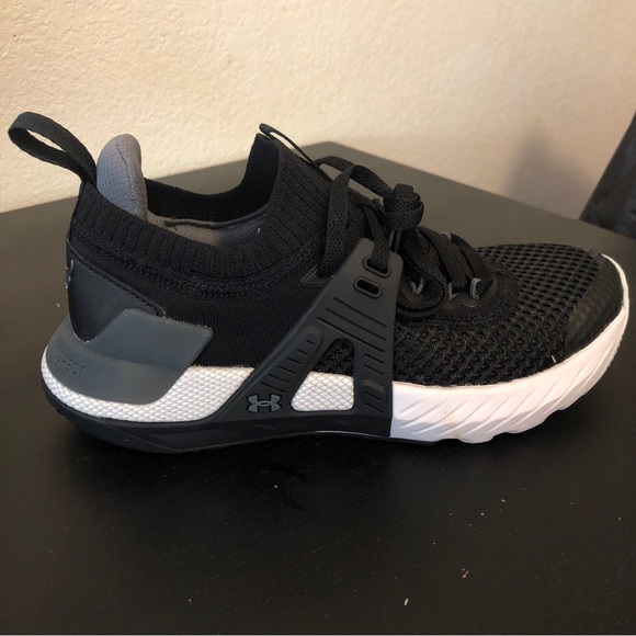 Boys under armour shoes - Picture 6 of 6